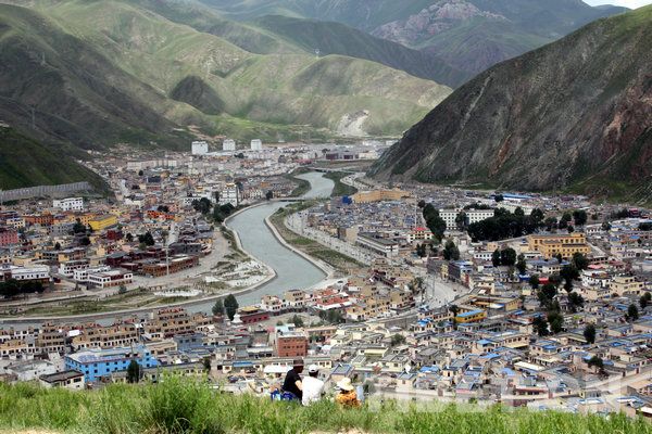 7月21日,从观景台鸟瞰玉树一角。 7月21日,从观景台鸟瞰玉树一角。